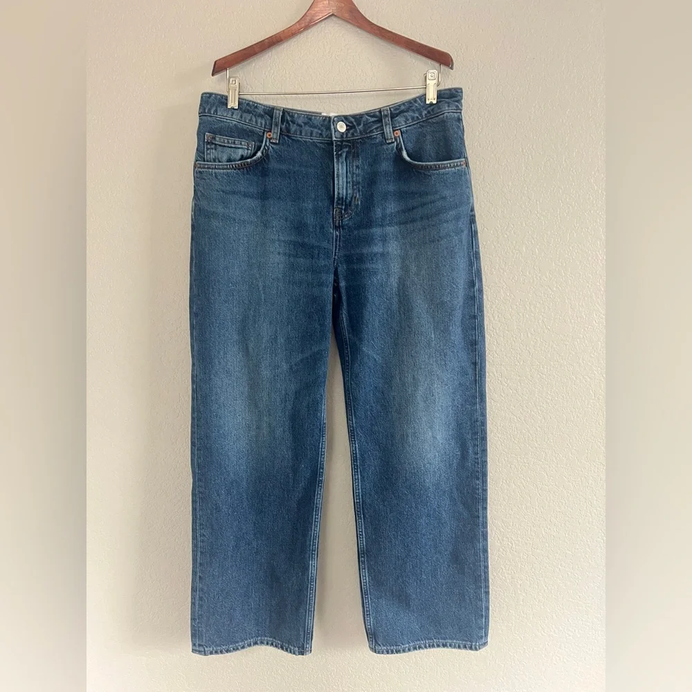 Reformation Charlee Low Rise Straight Leg Short Jeans In Blue Maggiore. Size 30S - Picture 6 of 15
